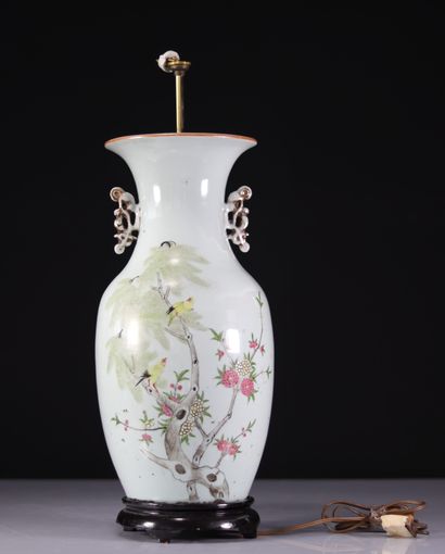 Chinese porcelain vase decorated with birds
Weight:...