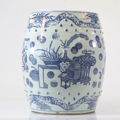 Chinese porcelain garden stool in blue. Qing...