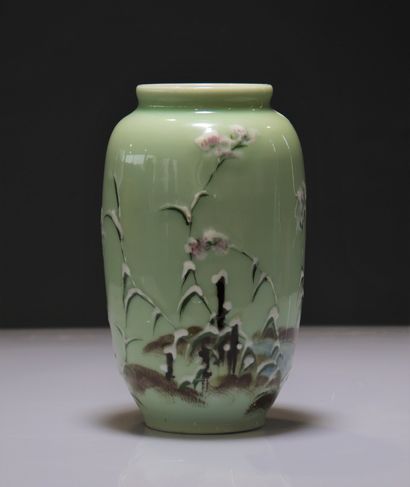 Japanese porcelain vase
Weight: 1.39 kg
Region:...