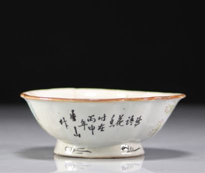 Artist's Signature Chinese Porcelain Dish
Weight:...