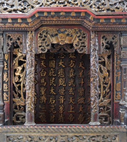 Carved wooden hotel china with various calligraphy
Weight:...