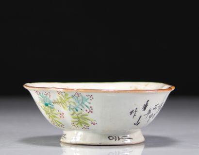 Artist's Signature Chinese Porcelain Dish
Weight:...