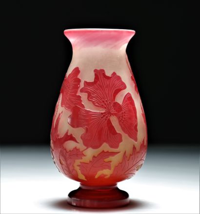 1920 Gallé vase decorated with poppies
Weight:...