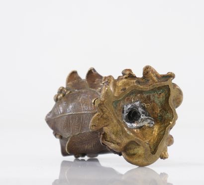 Asian-inspired bronze sculpture
Weight: 470...