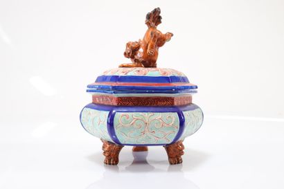 Covered pot in majolica Majorelle label
Weight:...