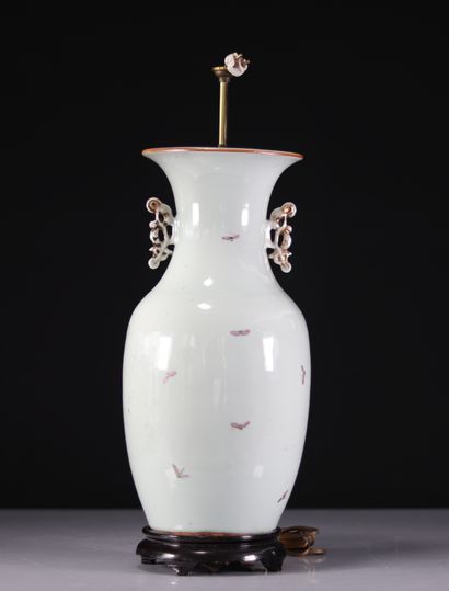 Chinese porcelain vase decorated with birds
Weight:...