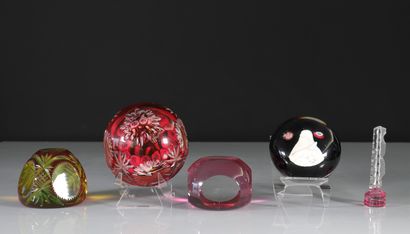 Val Saint Lambert lot of paperweights
Weight:...