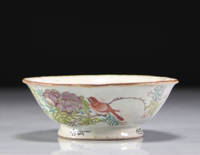 Artist's Signature Chinese Porcelain Dish
Weight:...