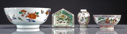Lot of 4 Chinese porcelains
Weight: 1.46...