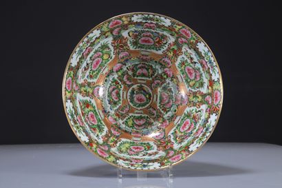 Imposing Canton porcelain cup
Weight: 2.34...