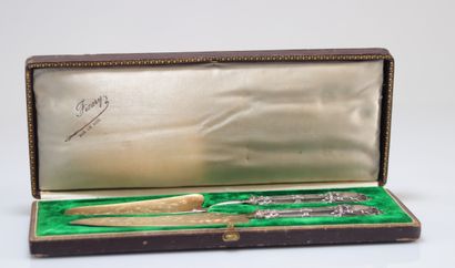 Couverts en argent
Poids: 635 g
Dimensions:...