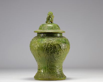 Potiche couverte chinoise à glaçure verte...