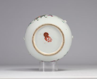 Chine, pot couvert en porcelaine, à décor...