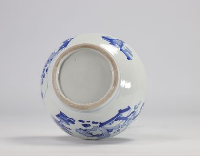 Vase en porcelaine de chine blanc bleu à...