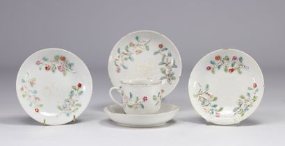 Chine, suite de quatre soucoupes et d'une...