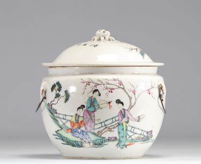 Famille rose covered tureen decorated with...