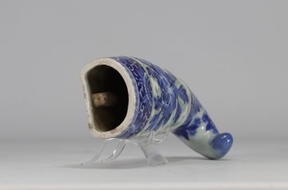China, White and blue porcelain cornucopia.
Weight:...