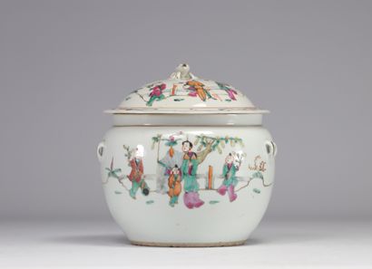 Chine, pot couvert en porcelaine, à décor...