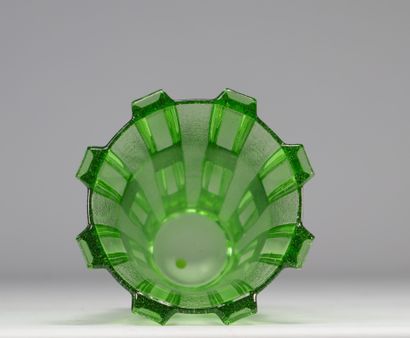 Scailmont vase, green, Art Deco 1930-1935
Weight:...