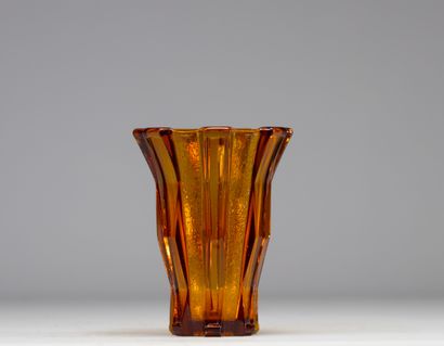 Scailmont vase, amber, Art Deco 1930-1935
Weight:...