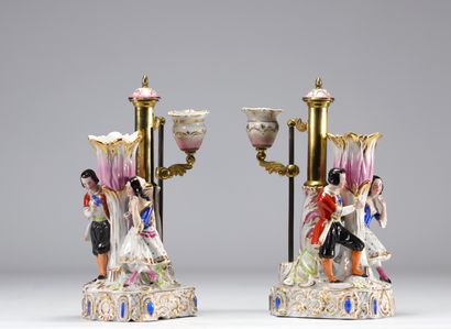 Paris, Jacob PETIT (att.) bougeoirs en porcelaine...