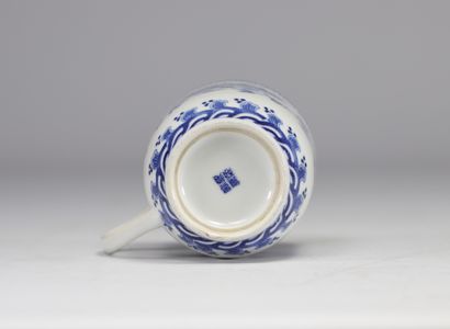 Chine, tasse en porcelaine à motif de dragons.
Poids:...