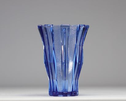Scailmont vase, blue, Art Deco 1930-1935
Weight:...