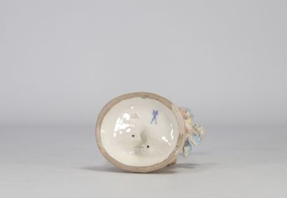 Sculpture en porcelaine de Sanson démontrant...
