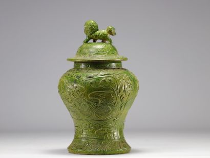 Potiche couverte chinoise à glaçure verte...