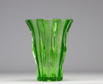 Scailmont vase, green, Art Deco 1930-1935
Weight:...