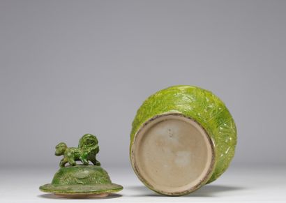 Potiche couverte chinoise à glaçure verte...