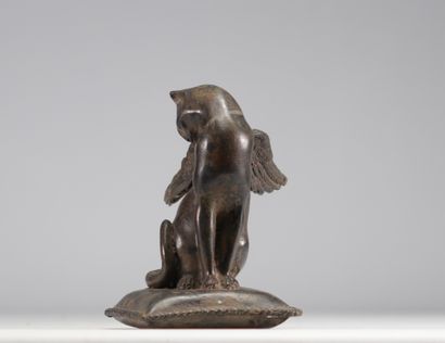 Bronze à patine nuancée représentant un chat...