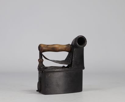 Set of three antique irons with wooden handles
Weight:...