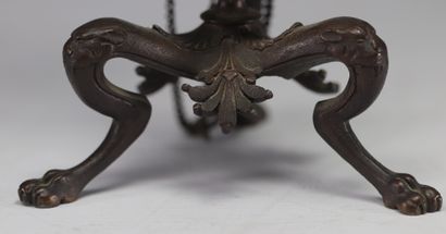 Paire de bougeoirs colonnes en bronze, pieds...