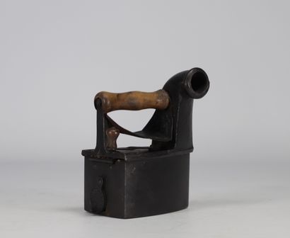 Set of three antique irons with wooden handles
Weight:...