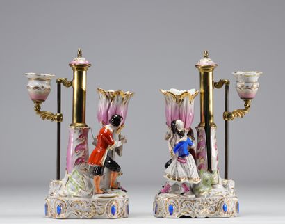 Paris, Jacob PETIT (att.) bougeoirs en porcelaine...