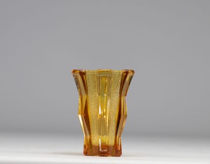 Scailmont vase, amber, Art Deco 1930-1935
Weight:...