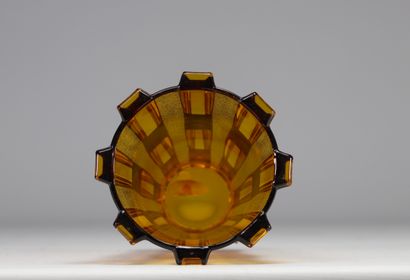 Scailmont vase, amber, Art Deco 1930-1935
Weight:...