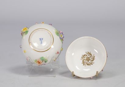 boîte couverte en porcelaine de Meissen à...