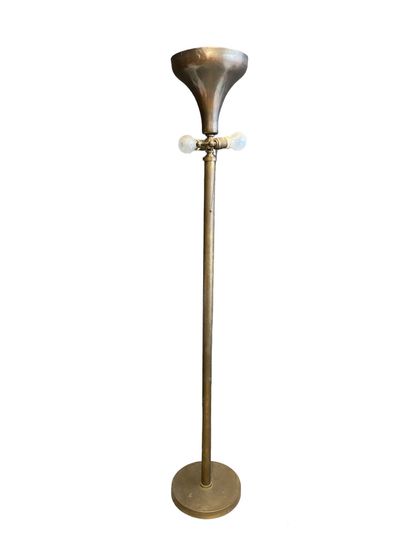 Lampadaire Moderniste en laiton dans le goût...