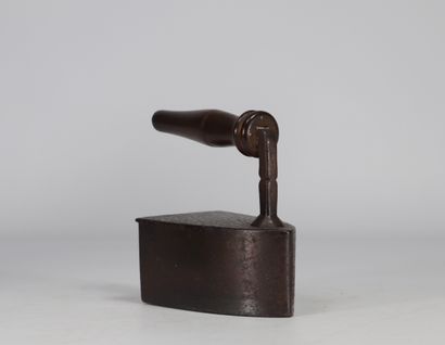 Set of three antique irons with wooden handles
Weight:...