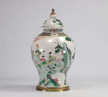 China, Qing period, large green family covered...