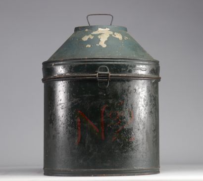 Boite à chapeaux peint de la devise 