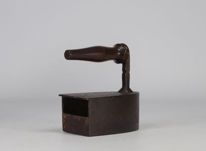 Set of three antique irons with wooden handles
Weight:...