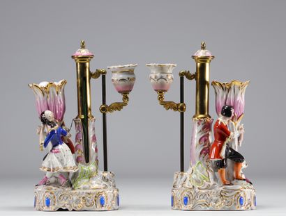 Paris, Jacob PETIT (att.) bougeoirs en porcelaine...