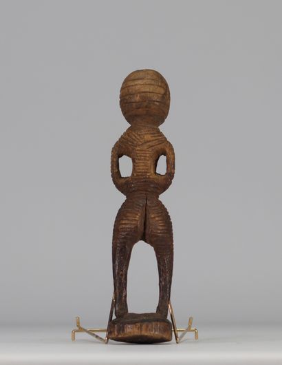 Wooden statue, Chokwé tribe.
Weight: 110...