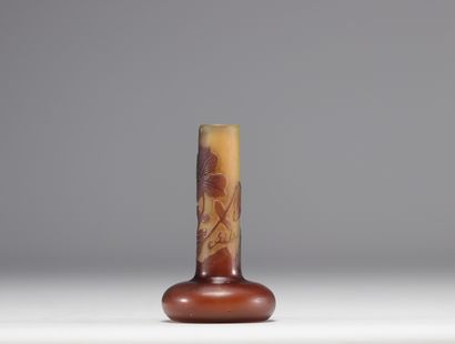 Émile GALLÉ, petit vase soliflore en verre...