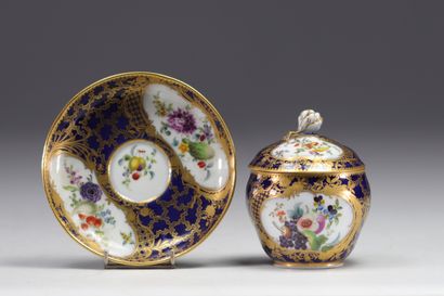 MARCOLINI, Sucrier et soucoupe en porcelaine...