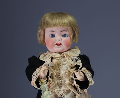 HEUBACH - Bébé caractère tête en biscuit...