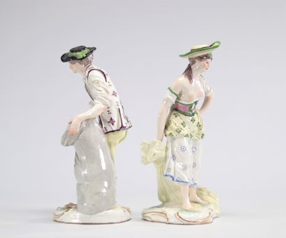 Couple en porcelaine allemande en vêtements...